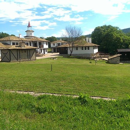 Ethnocomplex Krivini Hotel Exterior photo