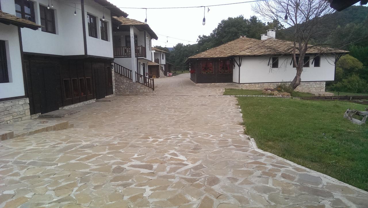 Ethnocomplex Krivini Hotel Exterior photo